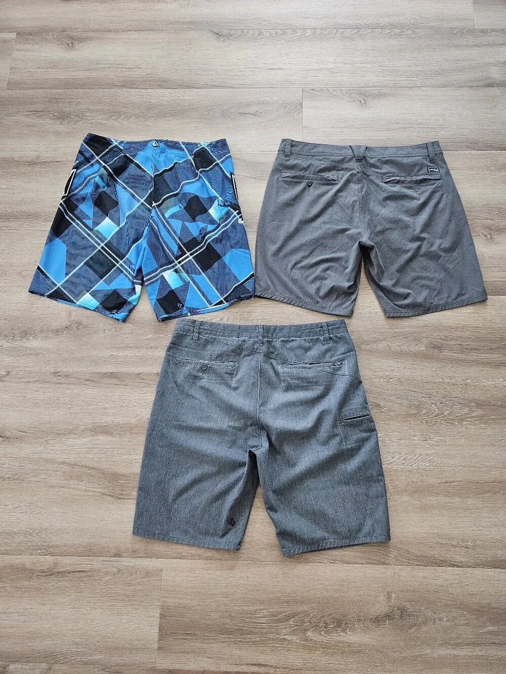 Volcom Shorts Size 36 - Set Of 3